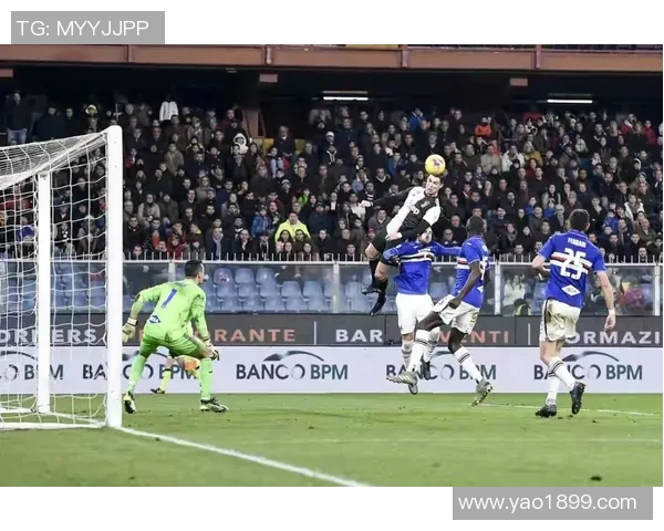 精美足球明星C罗手办挂件尽显运动魅力与收藏价值的完美结合